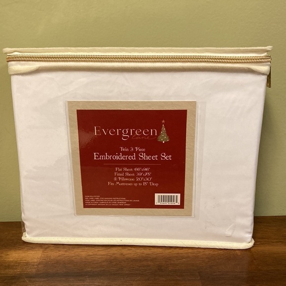 EVERGREEN LANE TWIN EMBROIDERED GNOMES SHEET SET - Picture 4 of 6